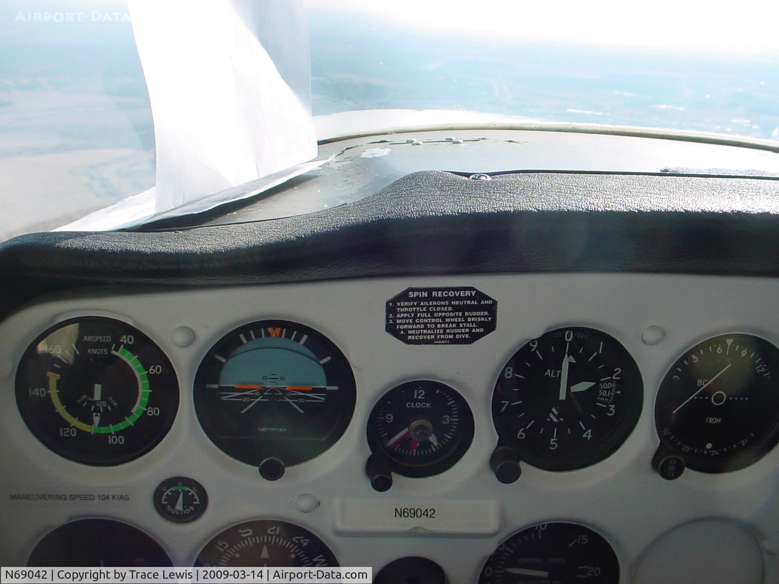 N69042, 1978 Cessna 152 C/N 15282455, Flying into RFD