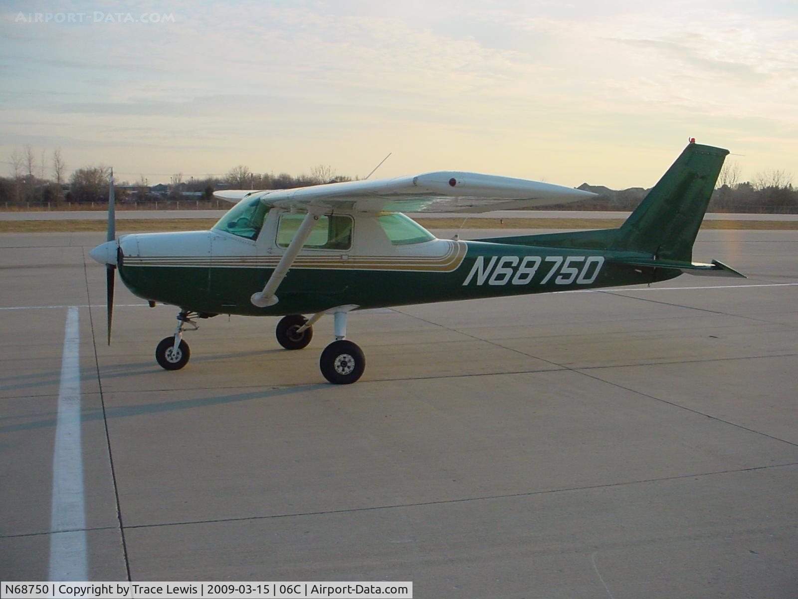 N68750, 1978 Cessna 152 C/N 15282356, Sunset at 06C