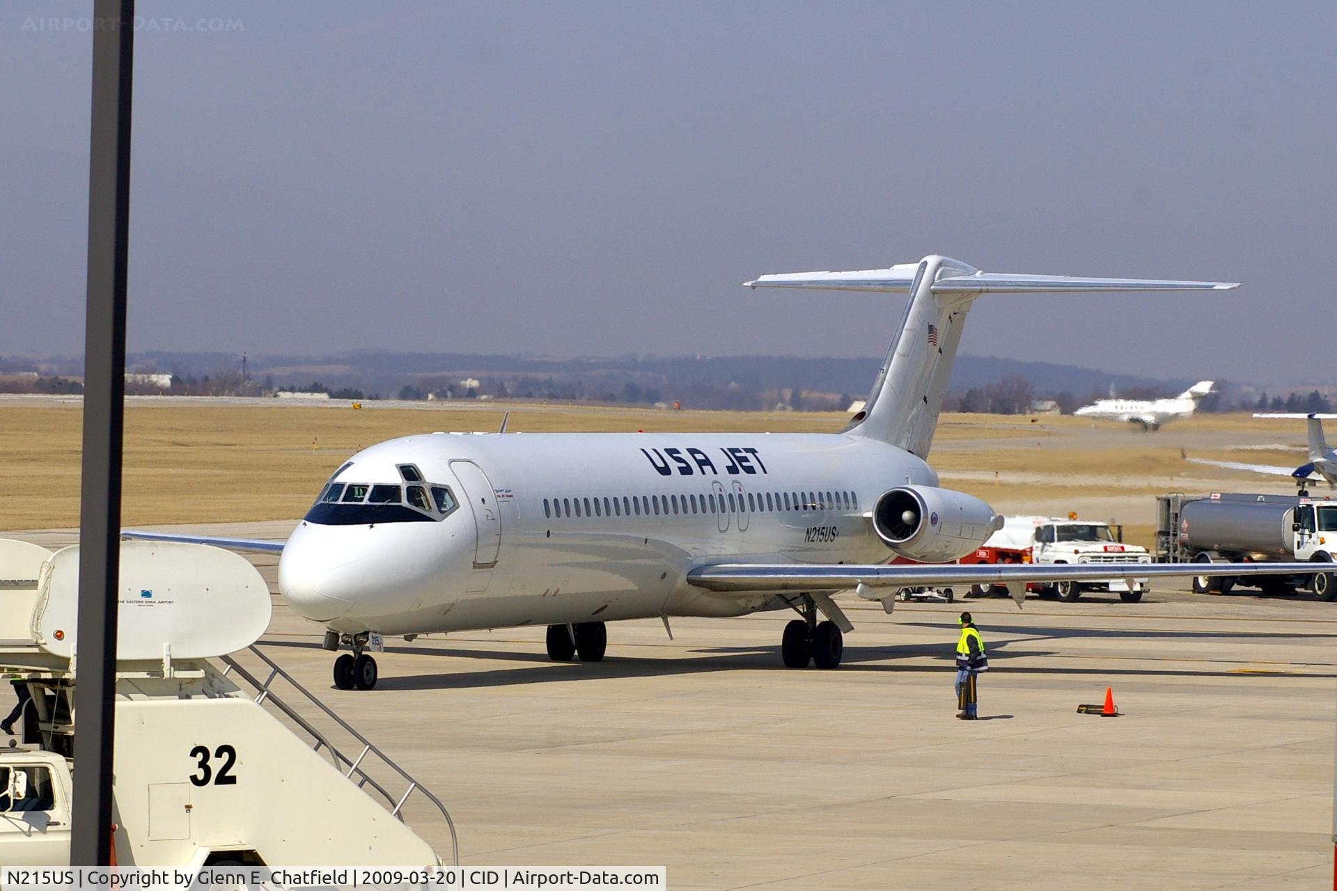 N215US, 1970 Douglas DC-9-32 C/N 47480, Pulling into Landmark
