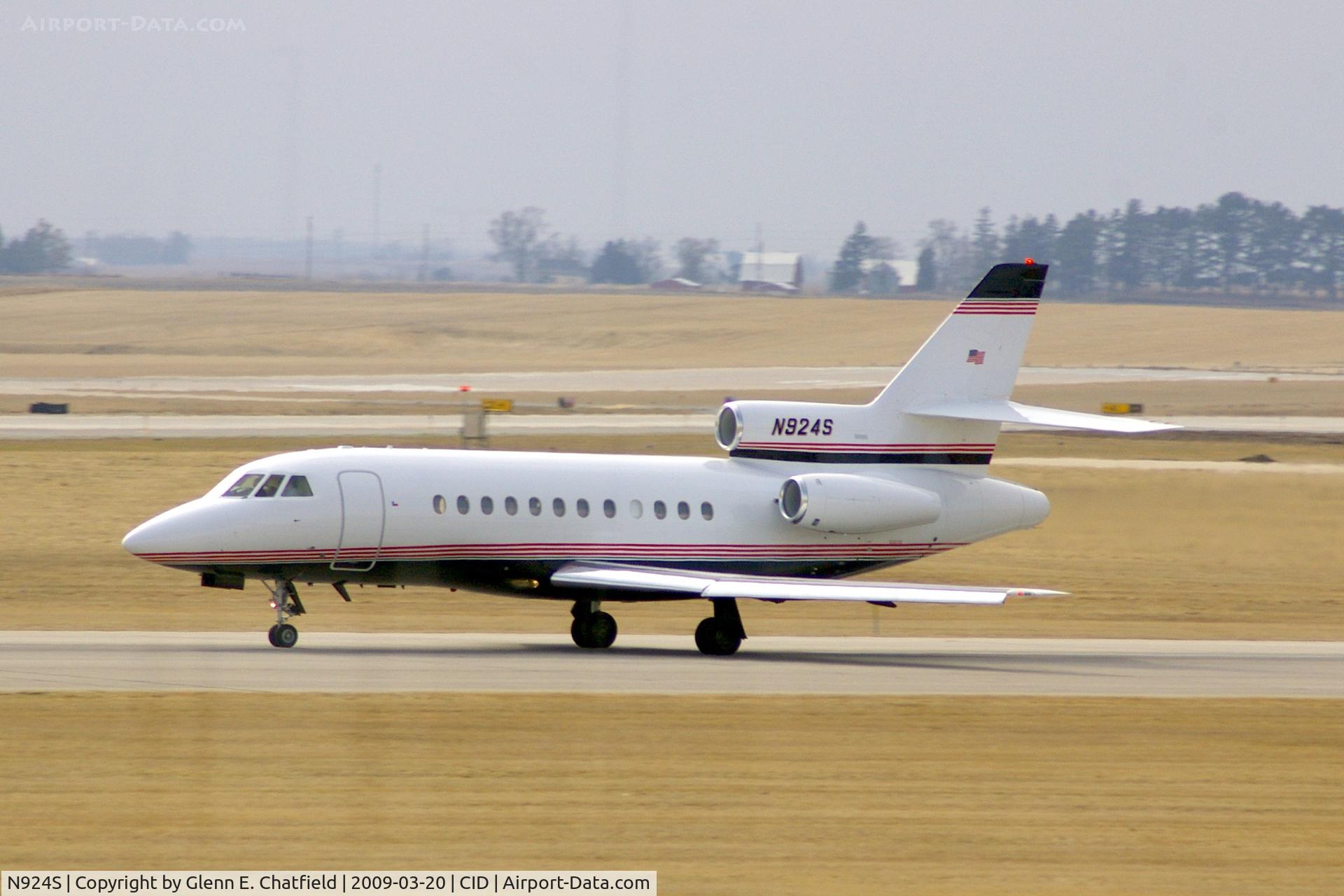 N924S, 1995 Dassault Falcon 900 C/N 149, Departing runway 13