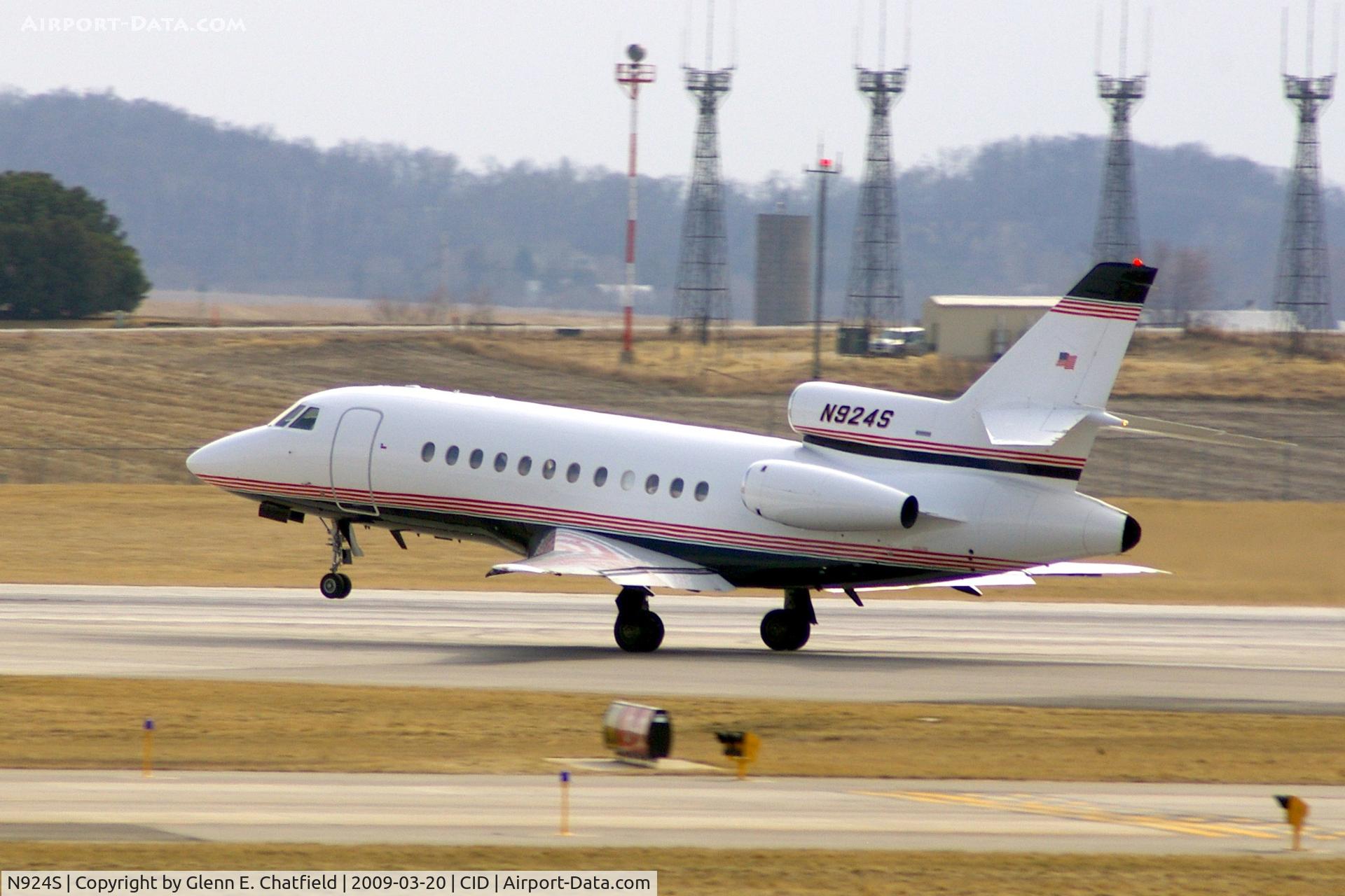 N924S, 1995 Dassault Falcon 900 C/N 149, Departing runway 13