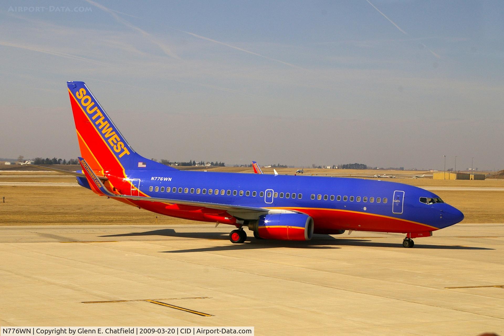 N776WN, 2000 Boeing 737-7H4 C/N 30591, Pulling into Landmark FBO from taxiway D, as seen from my office