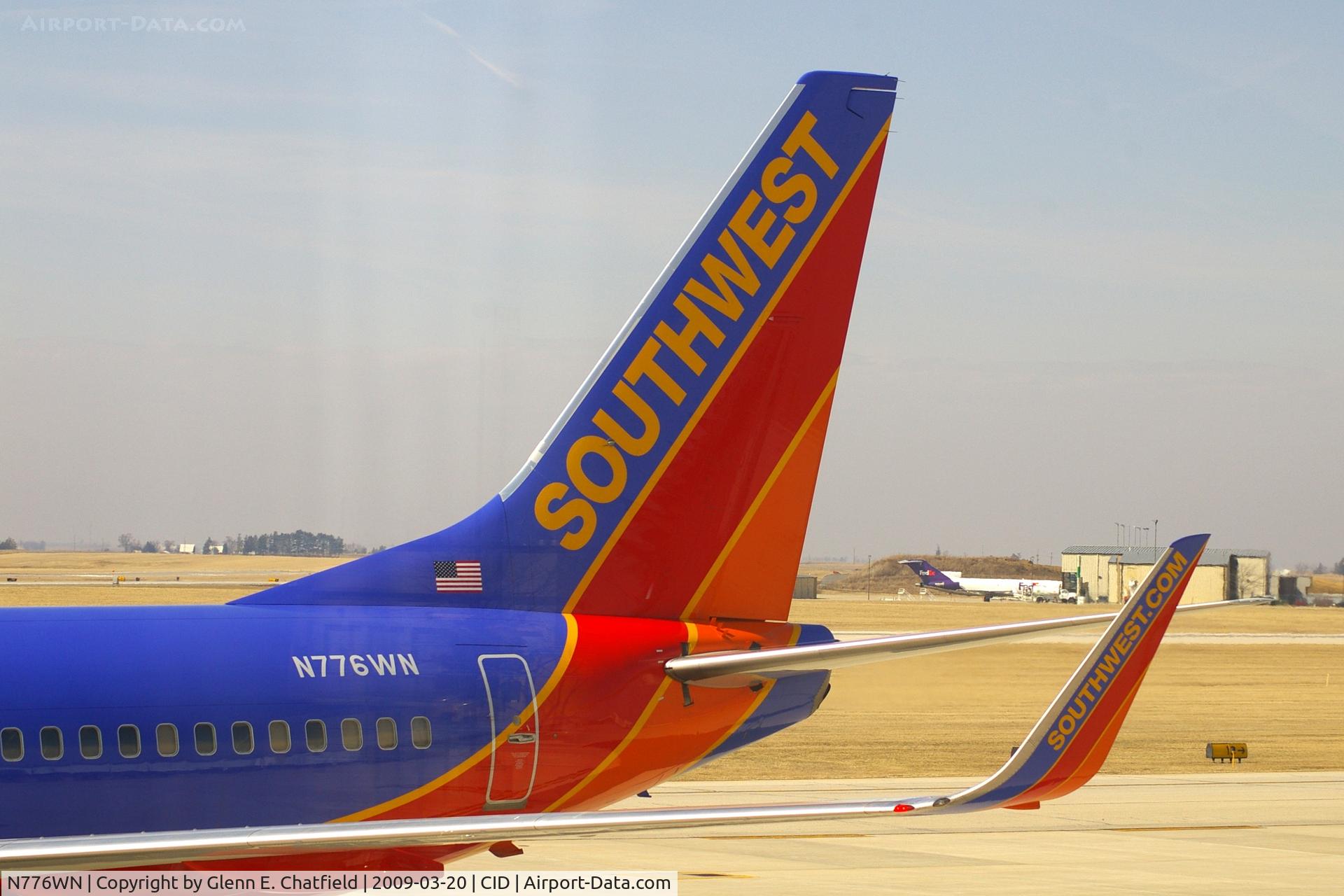 N776WN, 2000 Boeing 737-7H4 C/N 30591, For fun, an artsy shot of the tail
