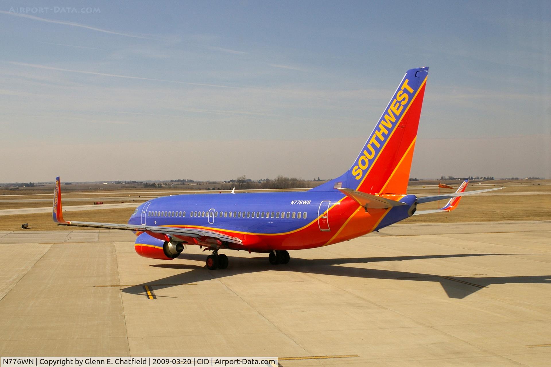 N776WN, 2000 Boeing 737-7H4 C/N 30591, Taxiing to Runway 13 for departure