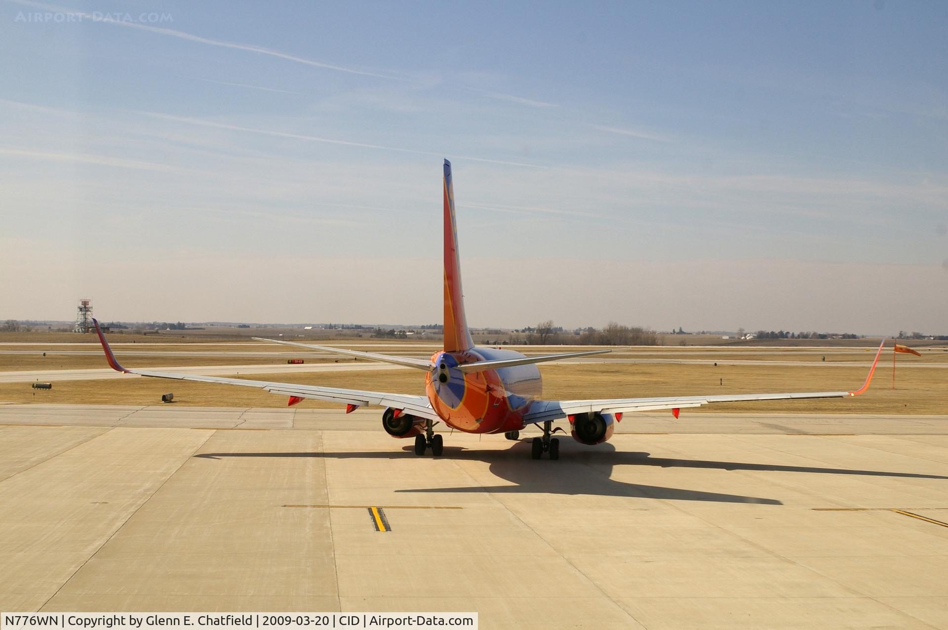 N776WN, 2000 Boeing 737-7H4 C/N 30591, Taxiing to Runway 13 for departure - neat shot from his six.
