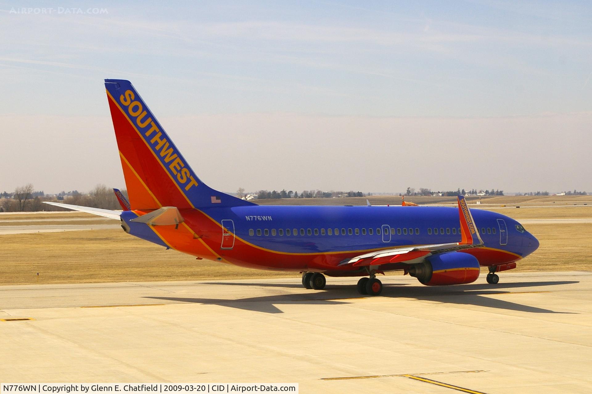 N776WN, 2000 Boeing 737-7H4 C/N 30591, Taxiing to Runway 13 for departure.