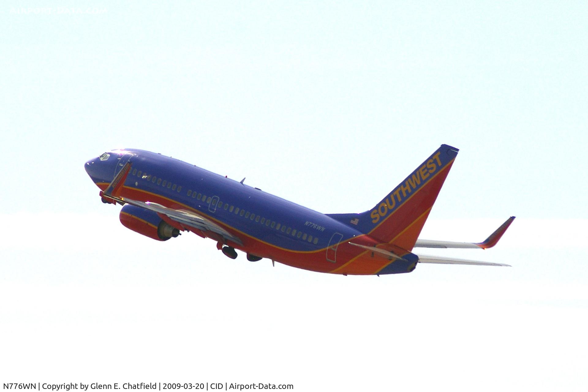 N776WN, 2000 Boeing 737-7H4 C/N 30591, Climbing out off runway 13