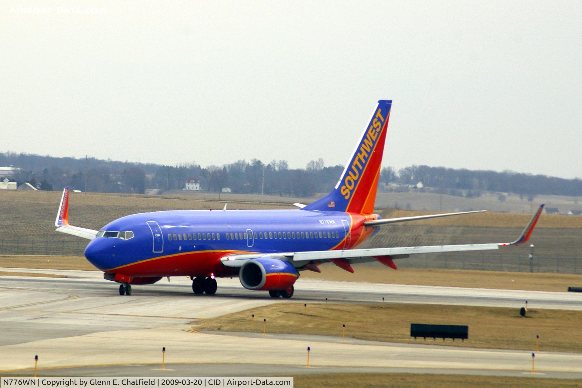 N776WN, 2000 Boeing 737-7H4 C/N 30591, Turning off runway 9 onto Alpha 4