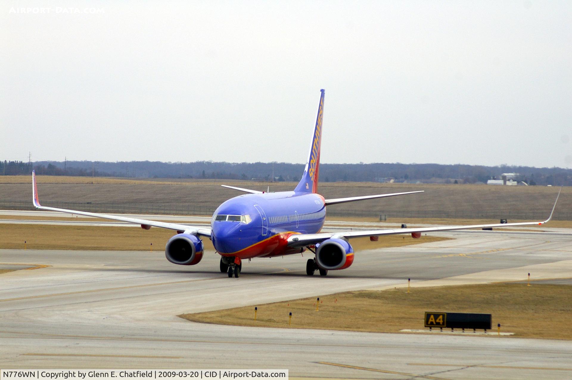 N776WN, 2000 Boeing 737-7H4 C/N 30591, Taxiing on Alpha 4: wingtip to wingtip