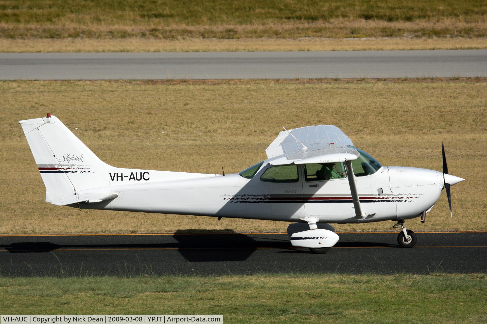 VH-AUC, 1981 Cessna 172P C/N 17275190, YPJT