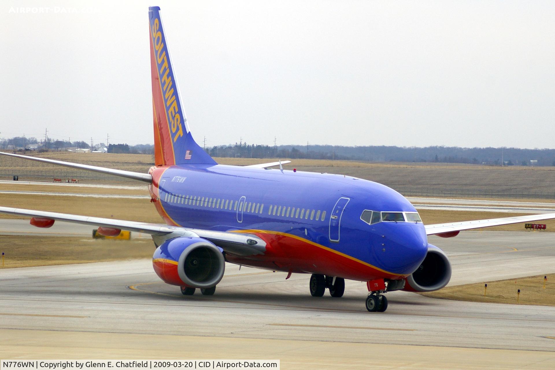 N776WN, 2000 Boeing 737-7H4 C/N 30591, Turning onto Delta taxiway on the way to Landmark