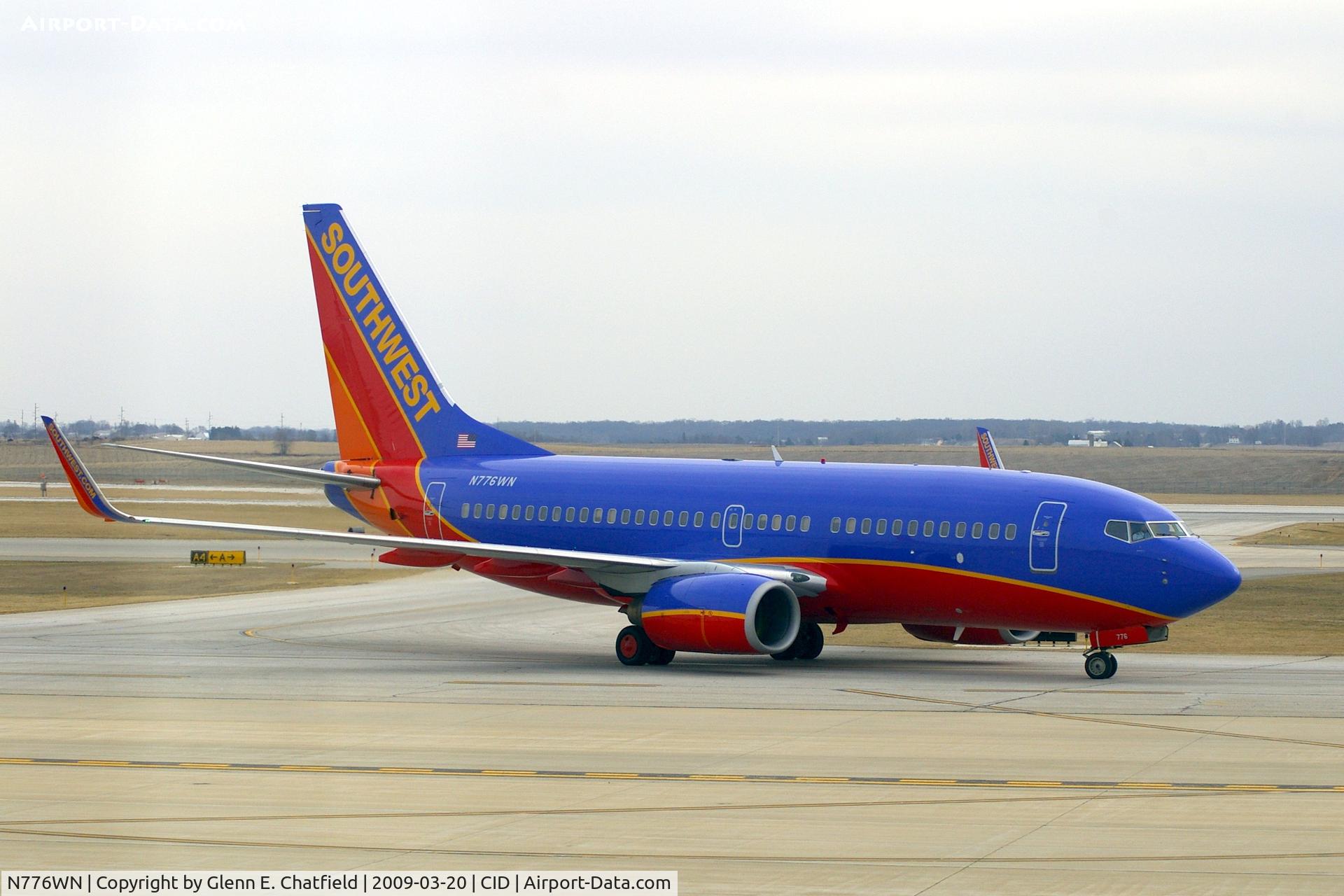N776WN, 2000 Boeing 737-7H4 C/N 30591, Taxiing on Delta on the way to Landmark