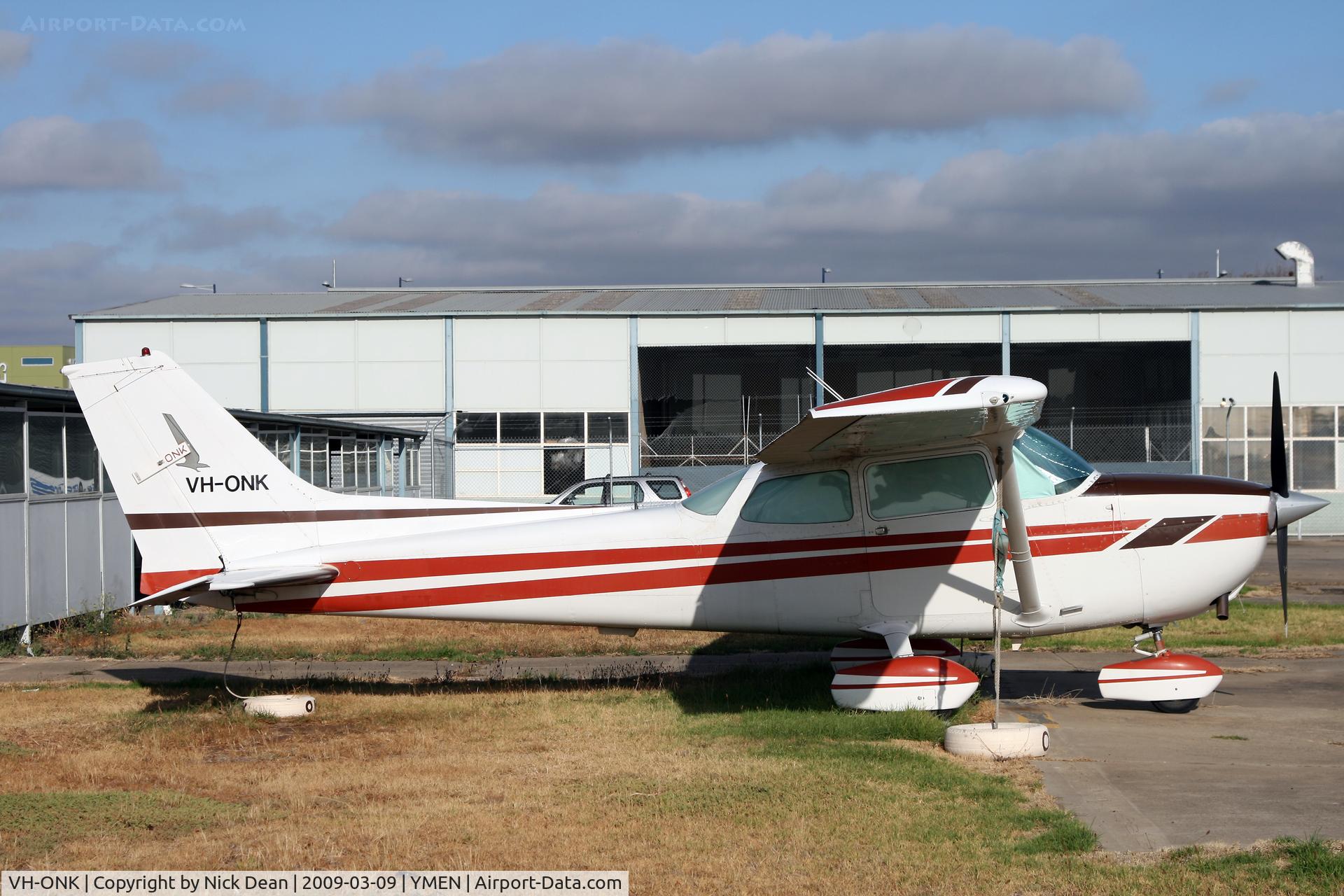 VH-ONK, Cessna 172N C/N 17272118, YMEN
