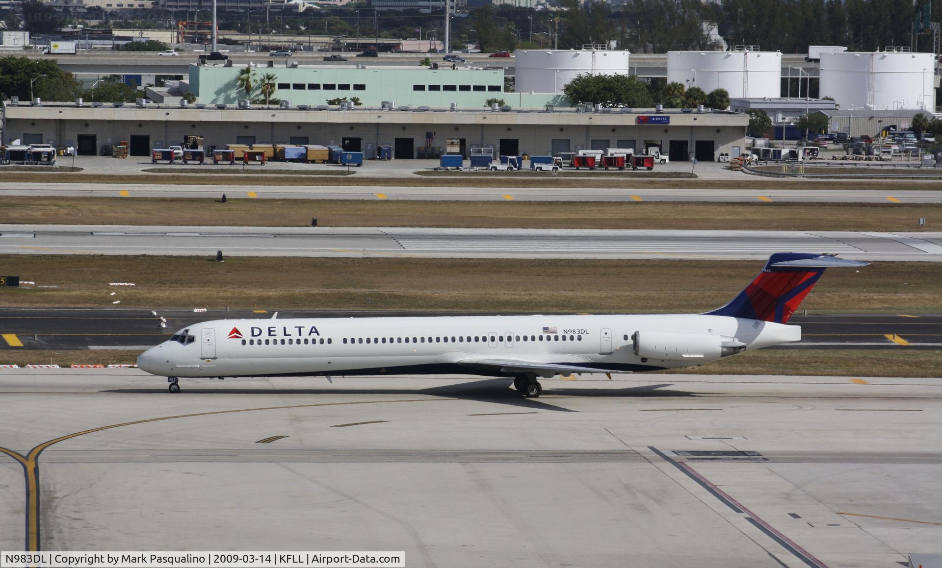 N983DL, 1991 McDonnell Douglas MD-88 C/N 53274, MD-88