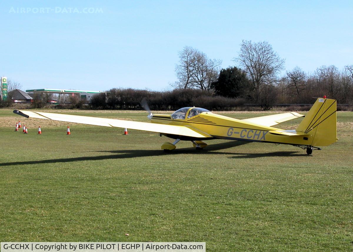 G-CCHX, 2003 Scheibe SF-25C Falke C/N 44694, TAXYING PAST THE CLUB HOUSE