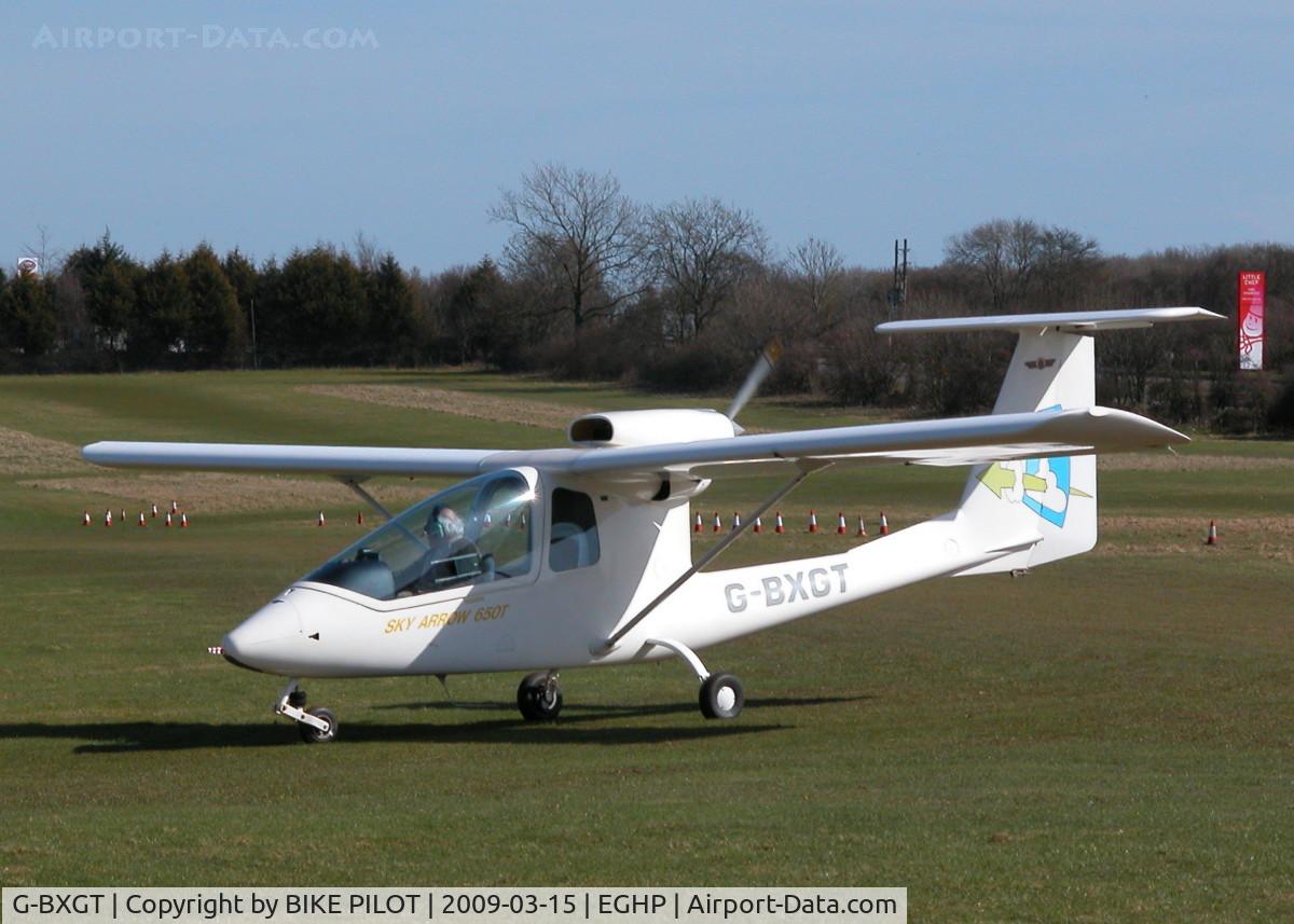 G-BXGT, 1997 Iniziative Industriali Italiane Sky Arrow 650TC C/N PFA 298-13085, TAXYING TOWARDS THE PUMPS