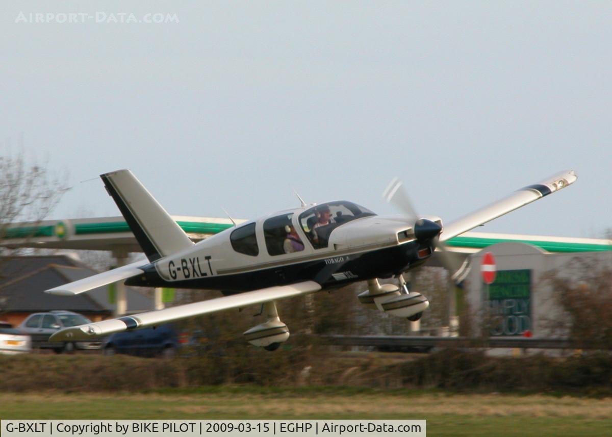 G-BXLT, 1992 Socata TB-200 Tobago XL C/N 1457, ABOUT TO TOUCH DOWN RWY 26