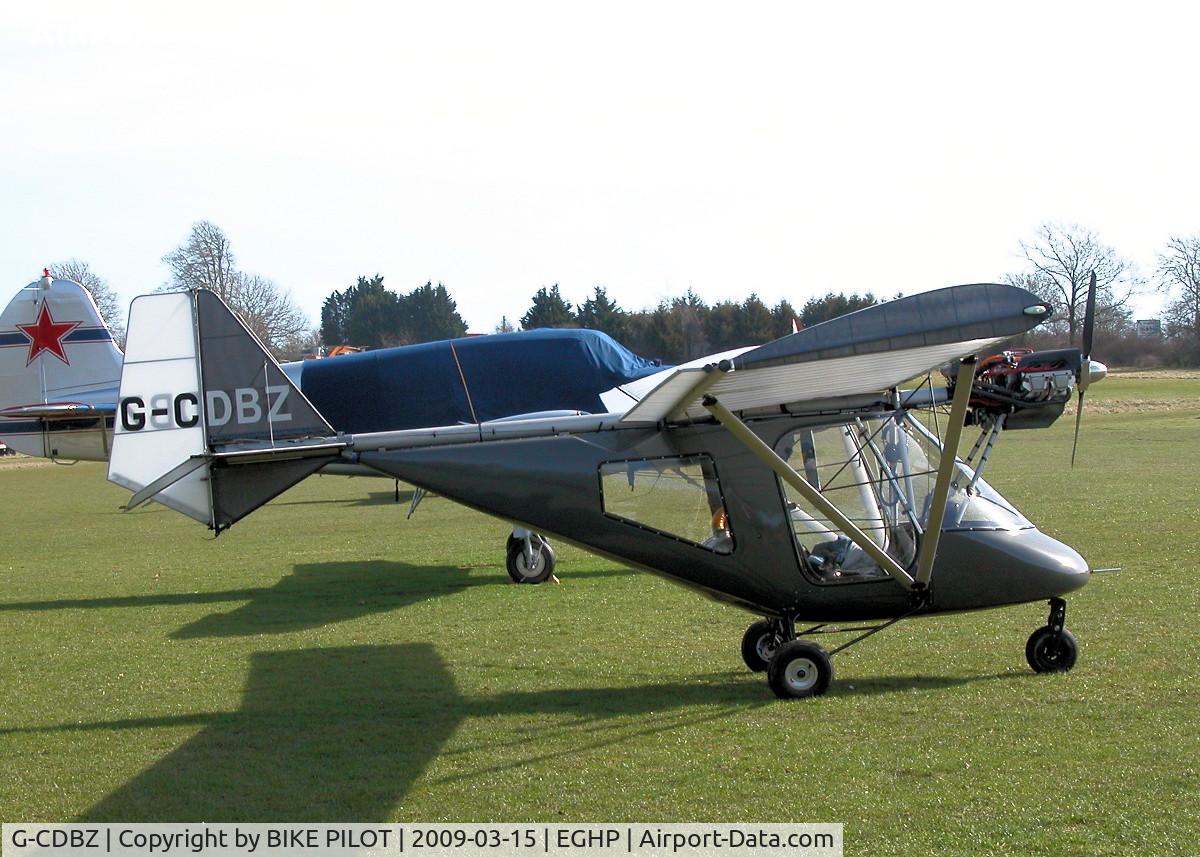 G-CDBZ, 2004 Thruster T600N 450 C/N 0047-T600N-106, PARKED OUTSIDE THE CLUB HOUSE