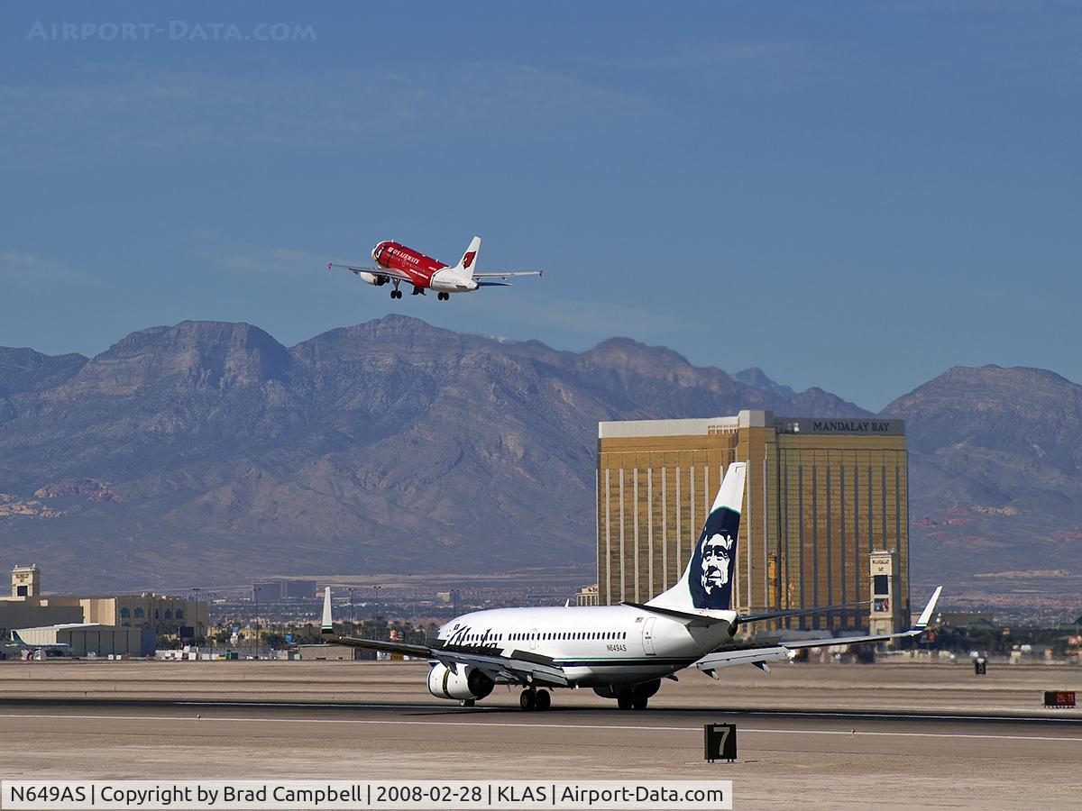 N649AS, 2003 Boeing 737-790 C/N 30663, Alaska Airlines / 2003 Boeing 737-790 - with US Airways 'Arizona Cardinals' N837AW taking off
