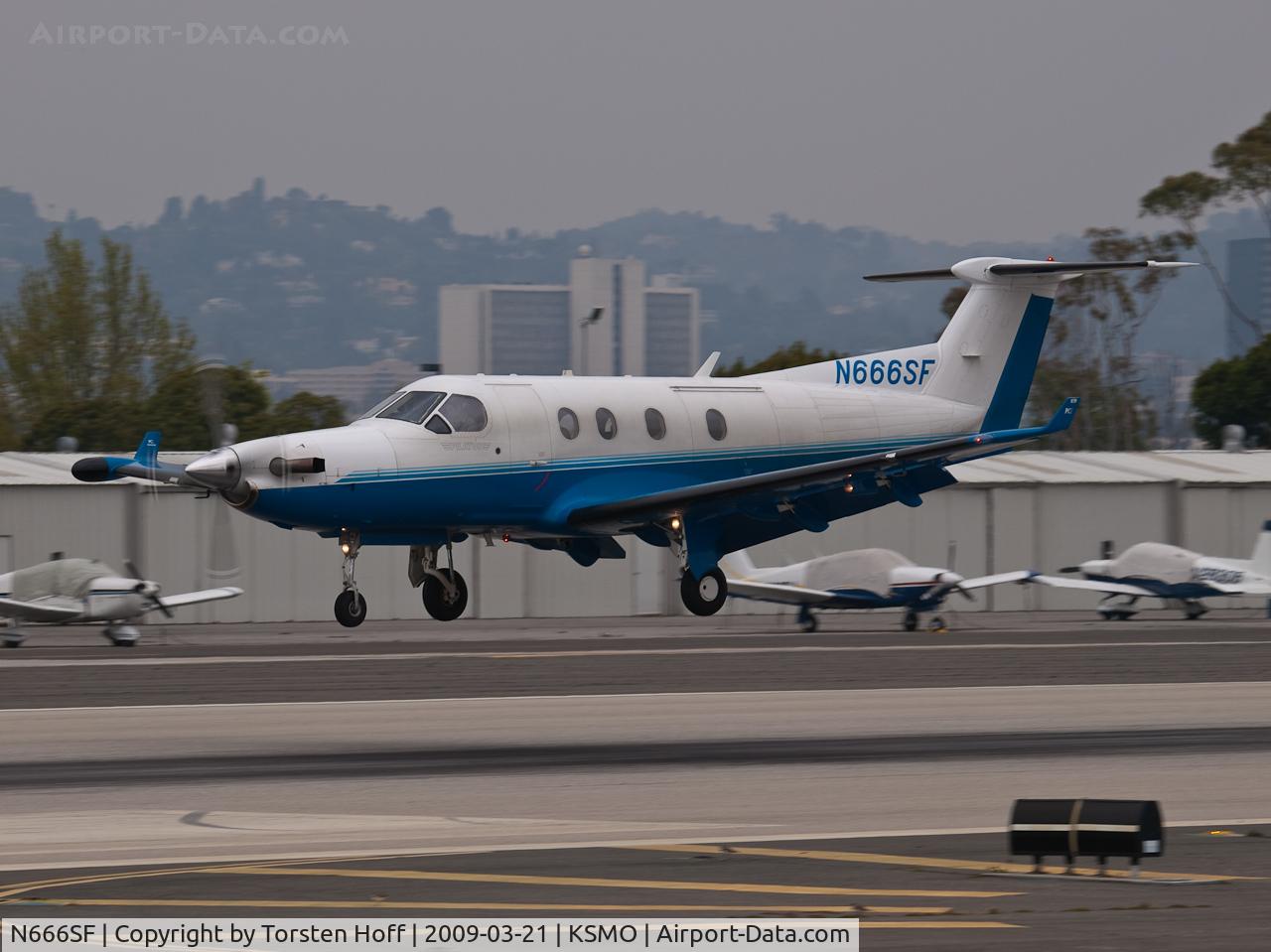 N666SF, 2000 Pilatus PC-12/45 C/N 354, N666SF arriving on RWY 21