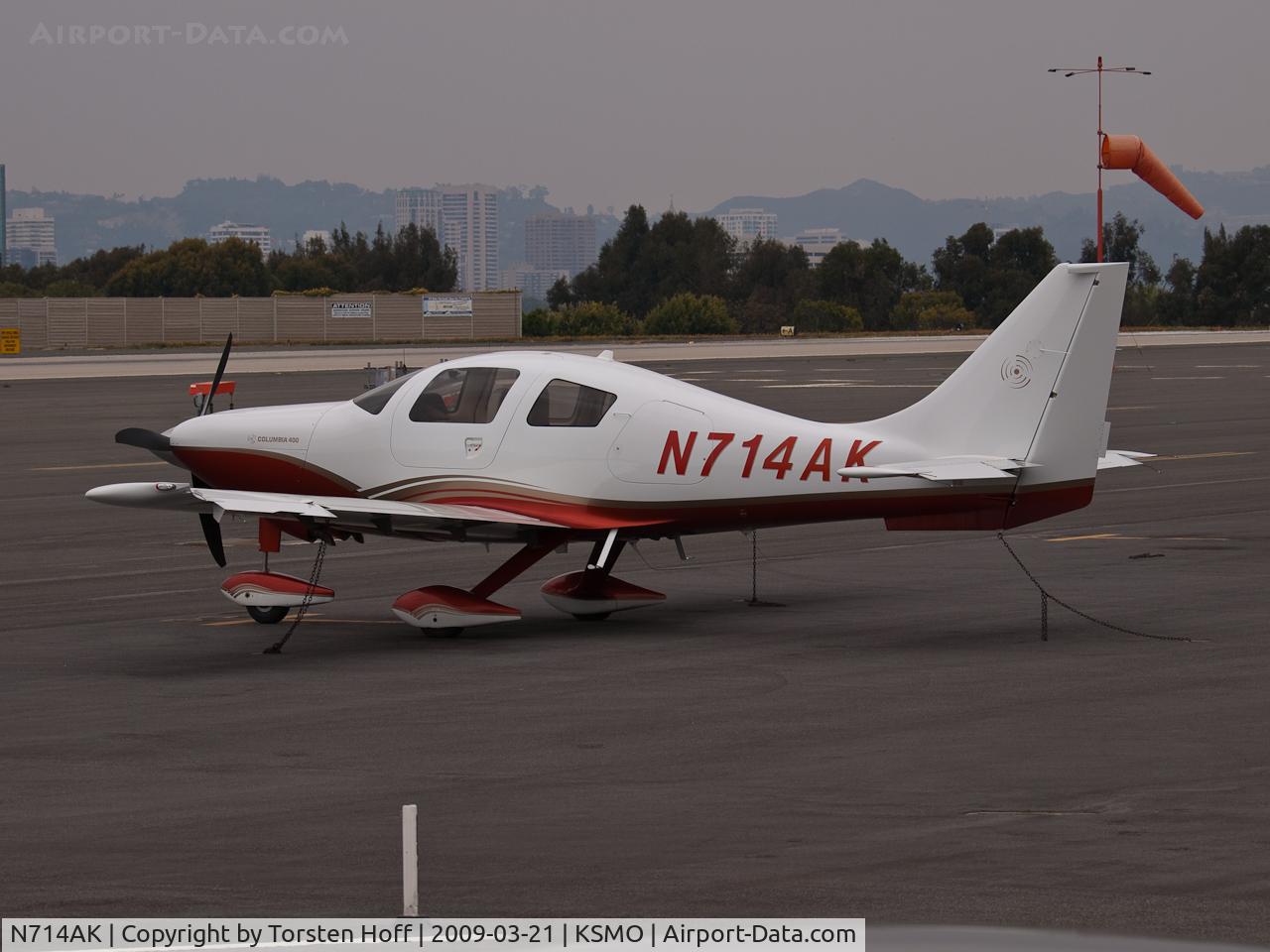 N714AK, 2006 Columbia Aircraft Mfg LC41-550FG C/N 41631, N714AK parked at KSMO