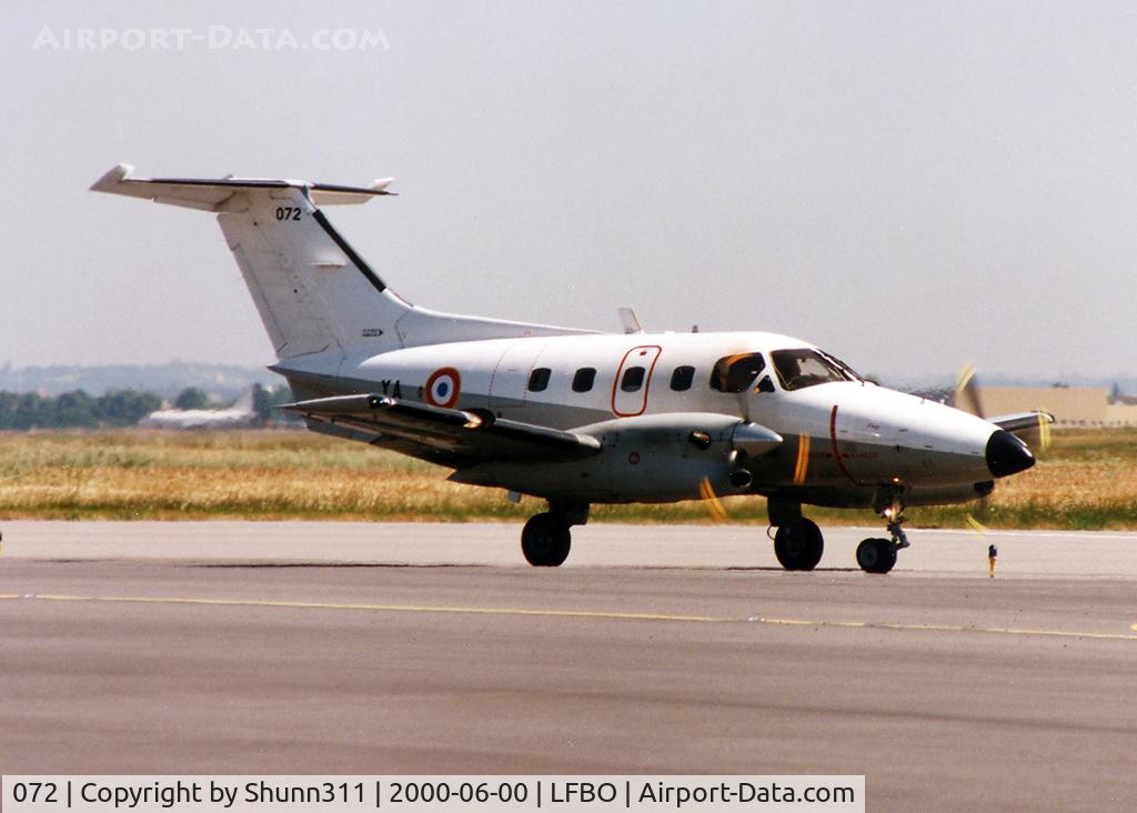 072, Embraer EMB-121AA Xingu C/N 121072, Taxiing holding point rwy 15L