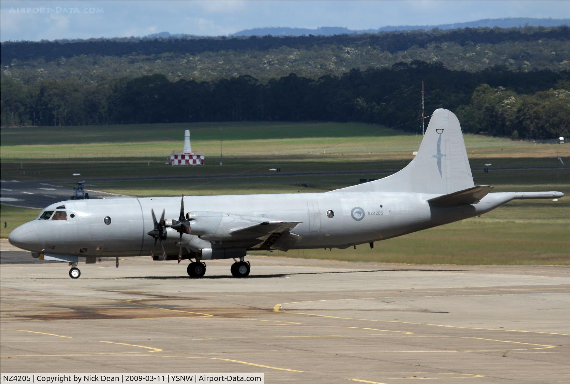 NZ4205, 1966 Lockheed P-3K2 Orion C/N 185-5208, YSNW