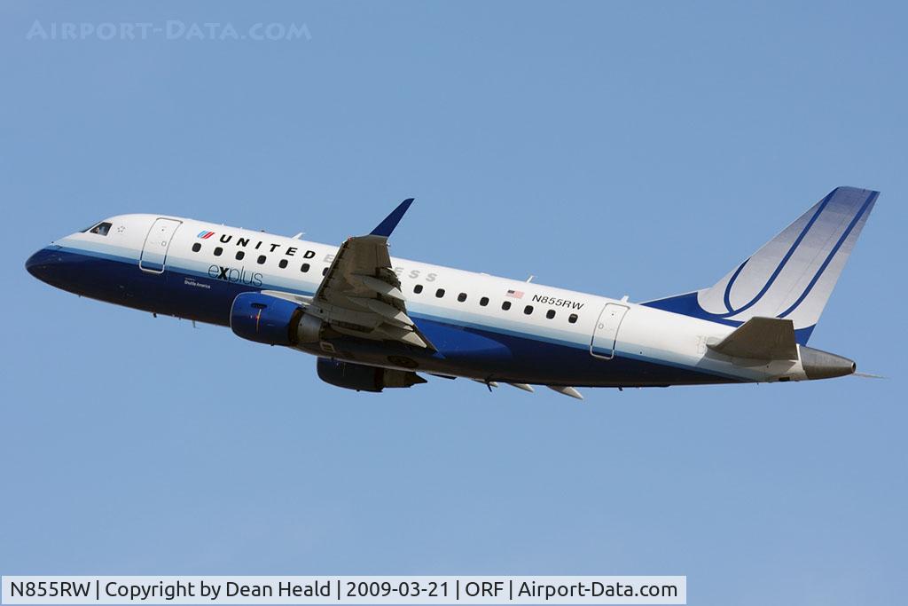 N855RW, 2005 Embraer 170SE (ERJ-170-100SE) C/N 17000077, United Express (Shuttle America) N855RW (FLT TCF7678) climbing out from RWY 5 enroute to Chicago O'Hare Int'l (KORD).