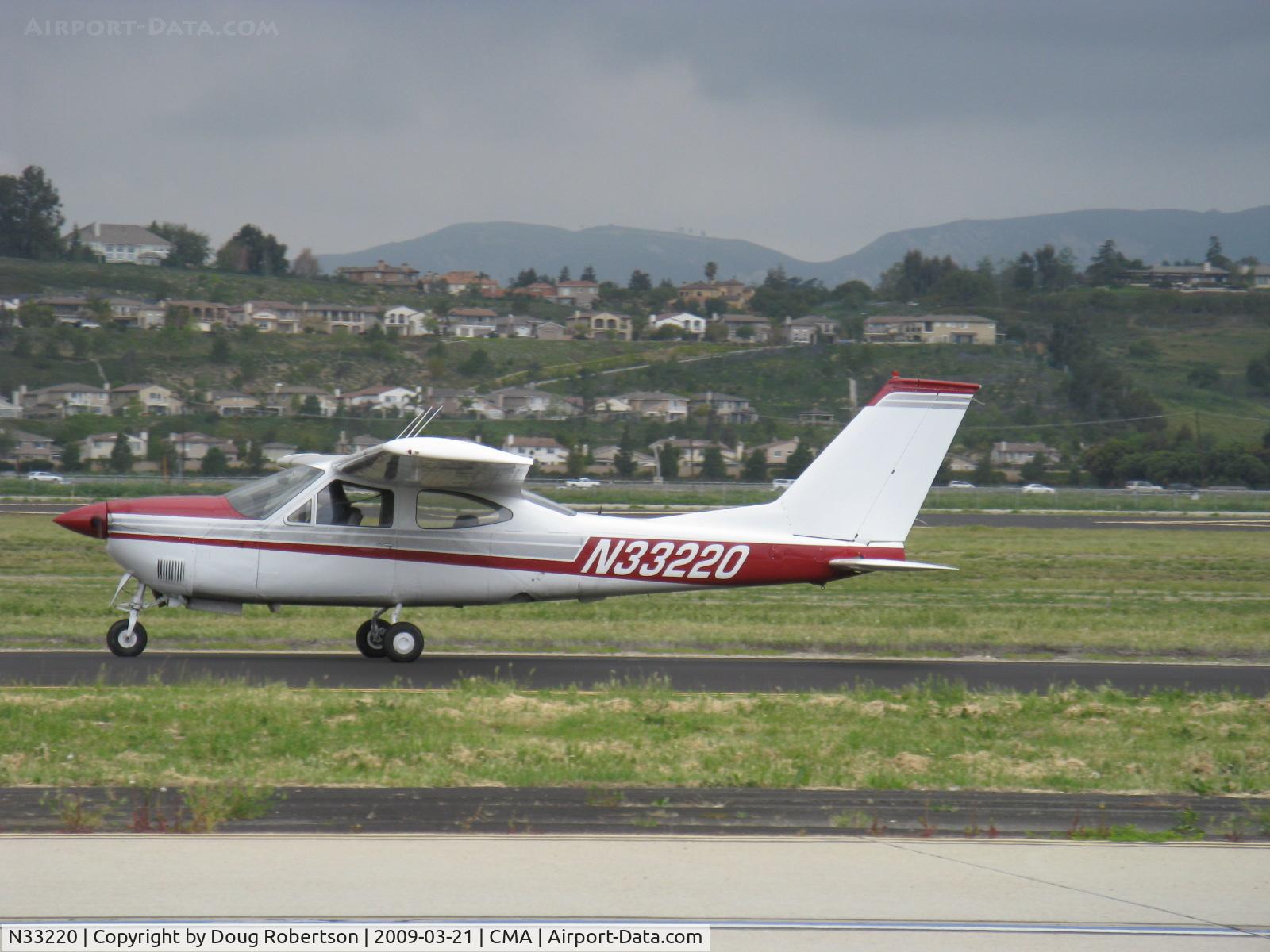 N33220, 1976 Cessna 177RG Cardinal C/N 177RG0925, 1976 Cessna 177RG CARDINAL, Lycoming IO-360-A1B6D 180 Hp, taxi