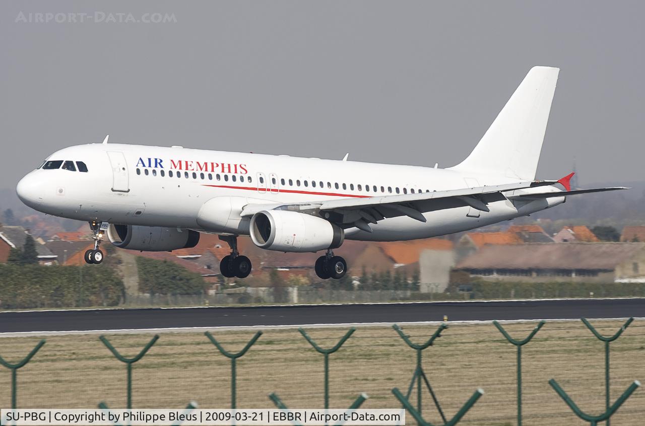SU-PBG, 2000 Airbus A320-233 C/N 1353, Flairing nose high above rwy 25L, seconds before touchdown.