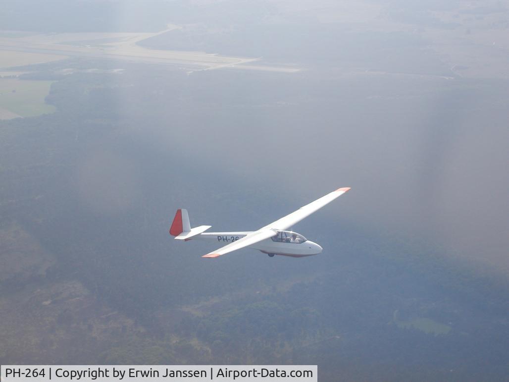 PH-264, Schleicher Ka-7 Rhonadler C/N 868, Ka7 flying near Terlet Holland