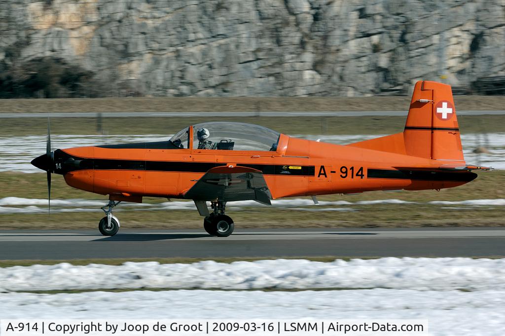 A-914, 1982 Pilatus PC-7 Turbo Trainer C/N 322, There are still some PC-7's flying in the classic orange colours.
