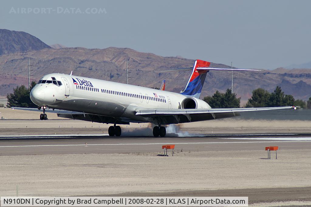 N910DN, 1995 McDonnell Douglas MD-90-30 C/N 53390, Delta Airlines / 1995 McDonnell Douglas MD-90-30