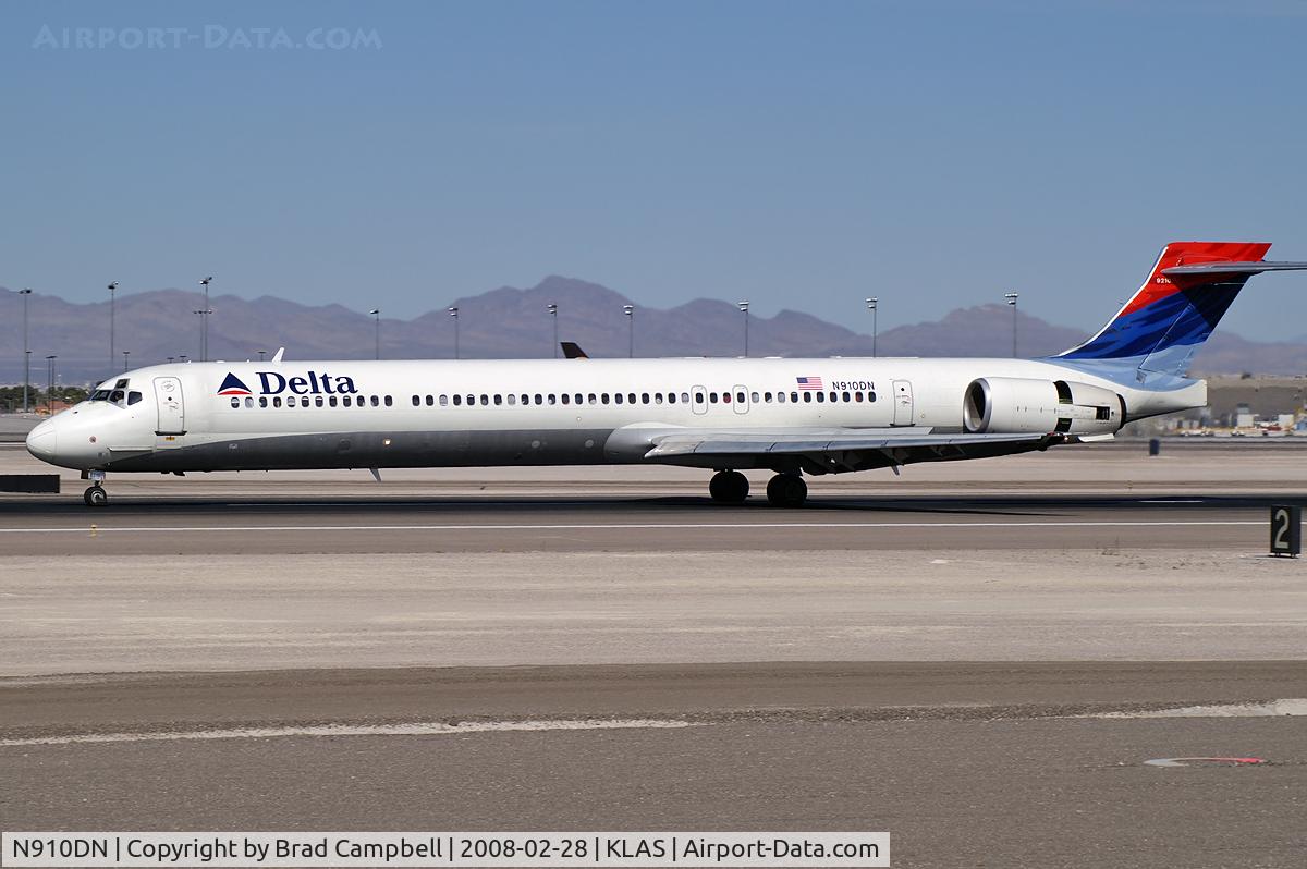 N910DN, 1995 McDonnell Douglas MD-90-30 C/N 53390, Delta Airlines / 1995 McDonnell Douglas MD-90-30