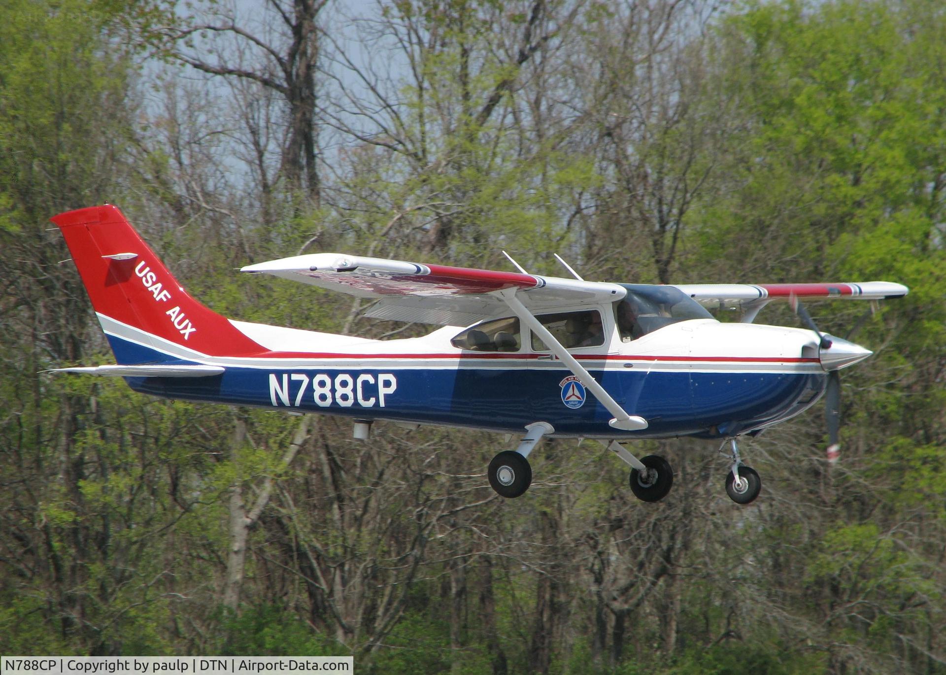 N788CP, 2006 Cessna 182T Skylane C/N 18281777, Landing on 14 at Downtown Shreveport.