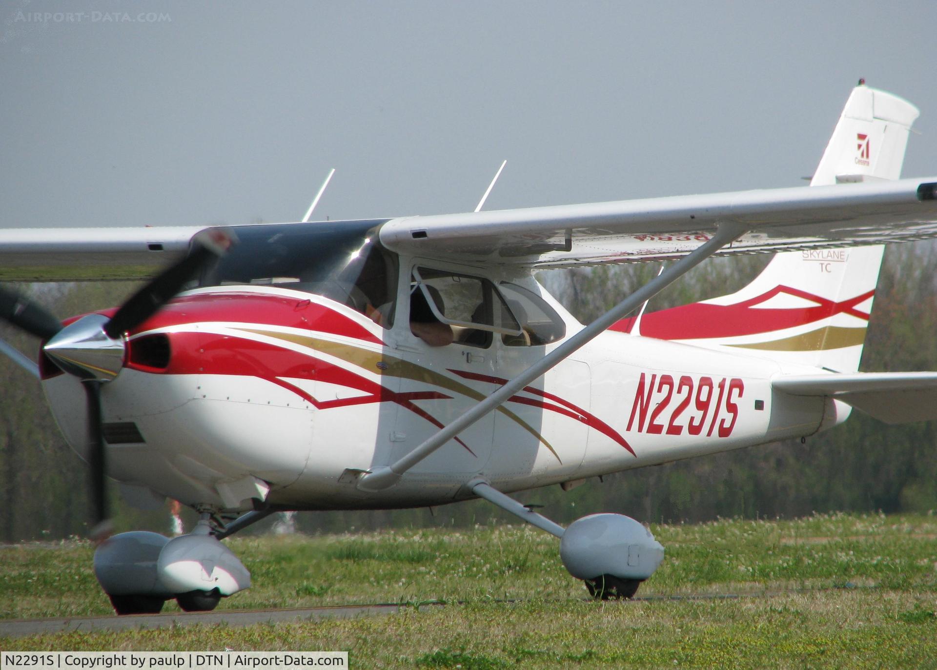 N2291S, 2007 Cessna T182T Turbo Skylane C/N T18208738, On taxiway Foxtrot about to turn onto runway 14 at the Shreveport Downtown airport.