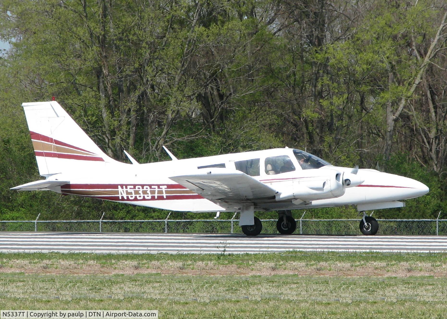 N5337T, 1972 Piper PA-34-200 Seneca C/N 34-7250249, Starting to roll down runway 14 at the Shreveport Downtown airport.