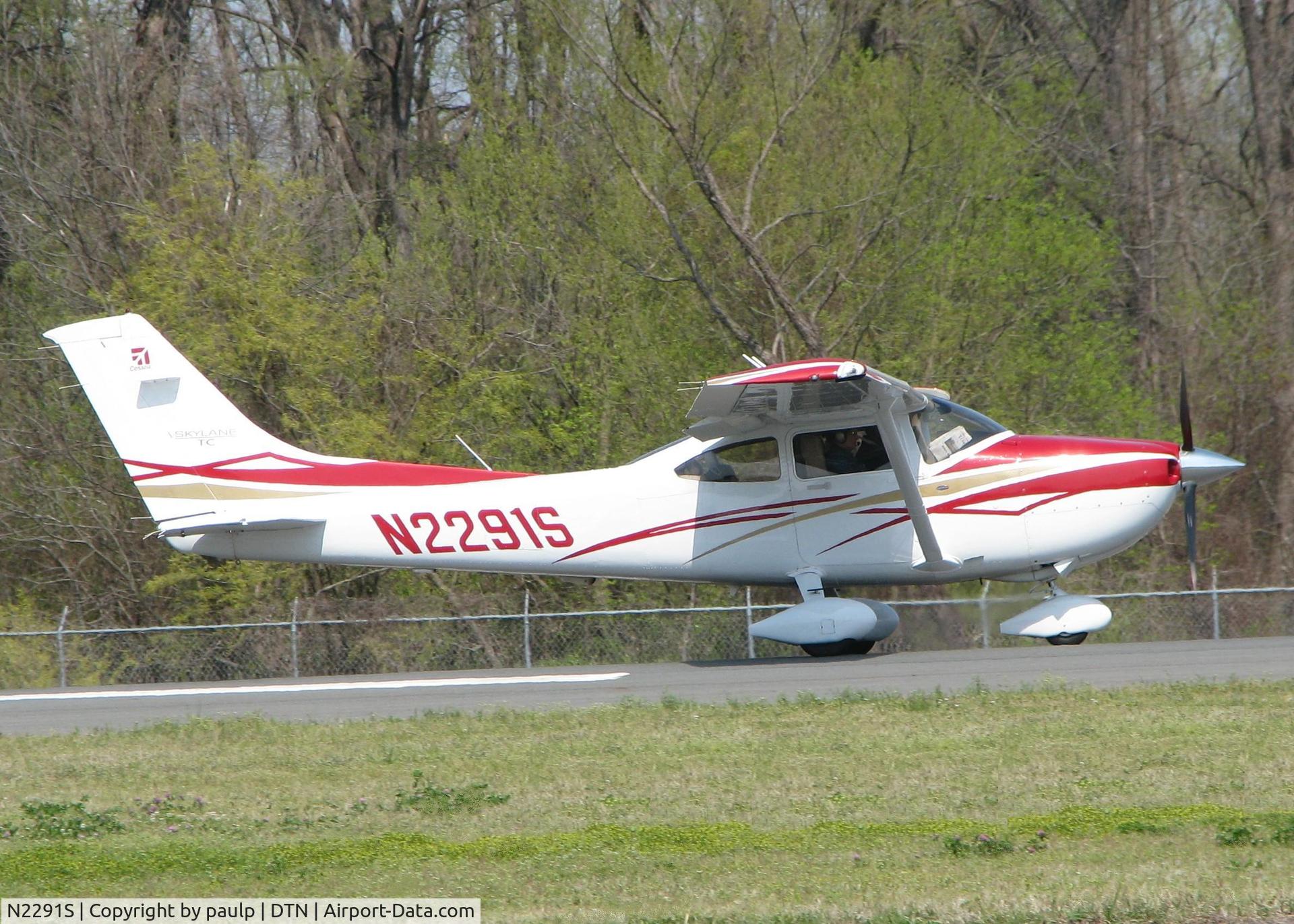 N2291S, 2007 Cessna T182T Turbo Skylane C/N T18208738, Starting to roll on runway 14 at Downtown Shreveport.