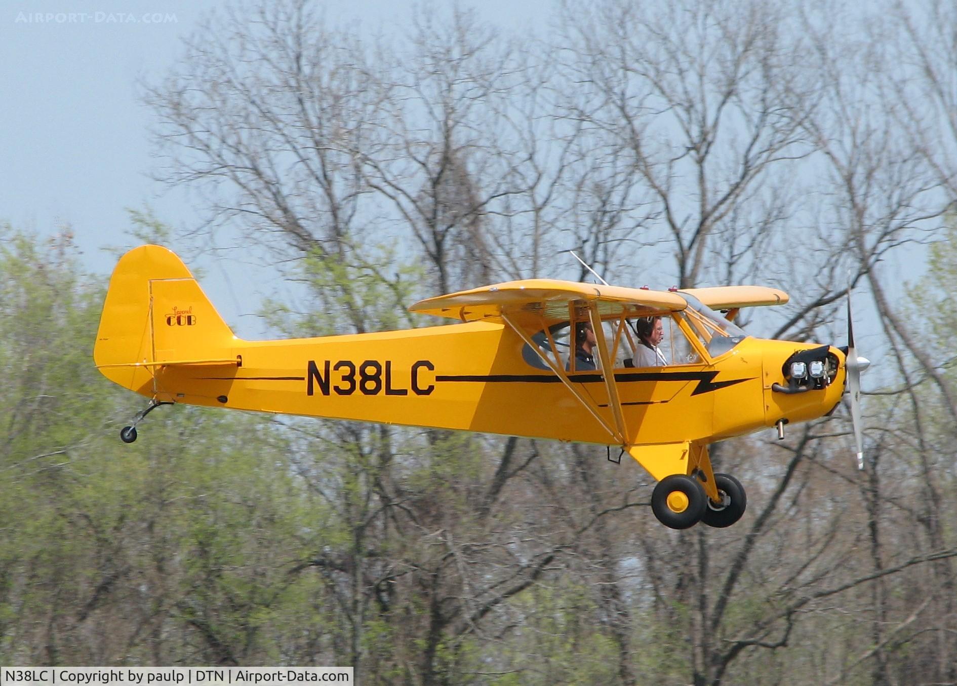 N38LC, 2008 American Legend AL3 C/N AL-1118, Landing on 14 at the Shreveport Downtown airport.