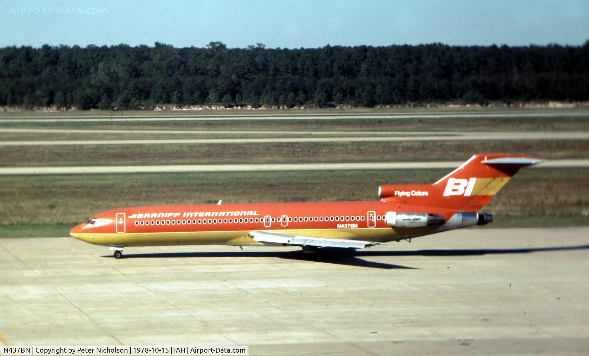 N437BN, 1975 Boeing 727-227 C/N 21044, Braniff Airways markings were always easily distinguishable other operators - seen here departing Houston International in 1978.