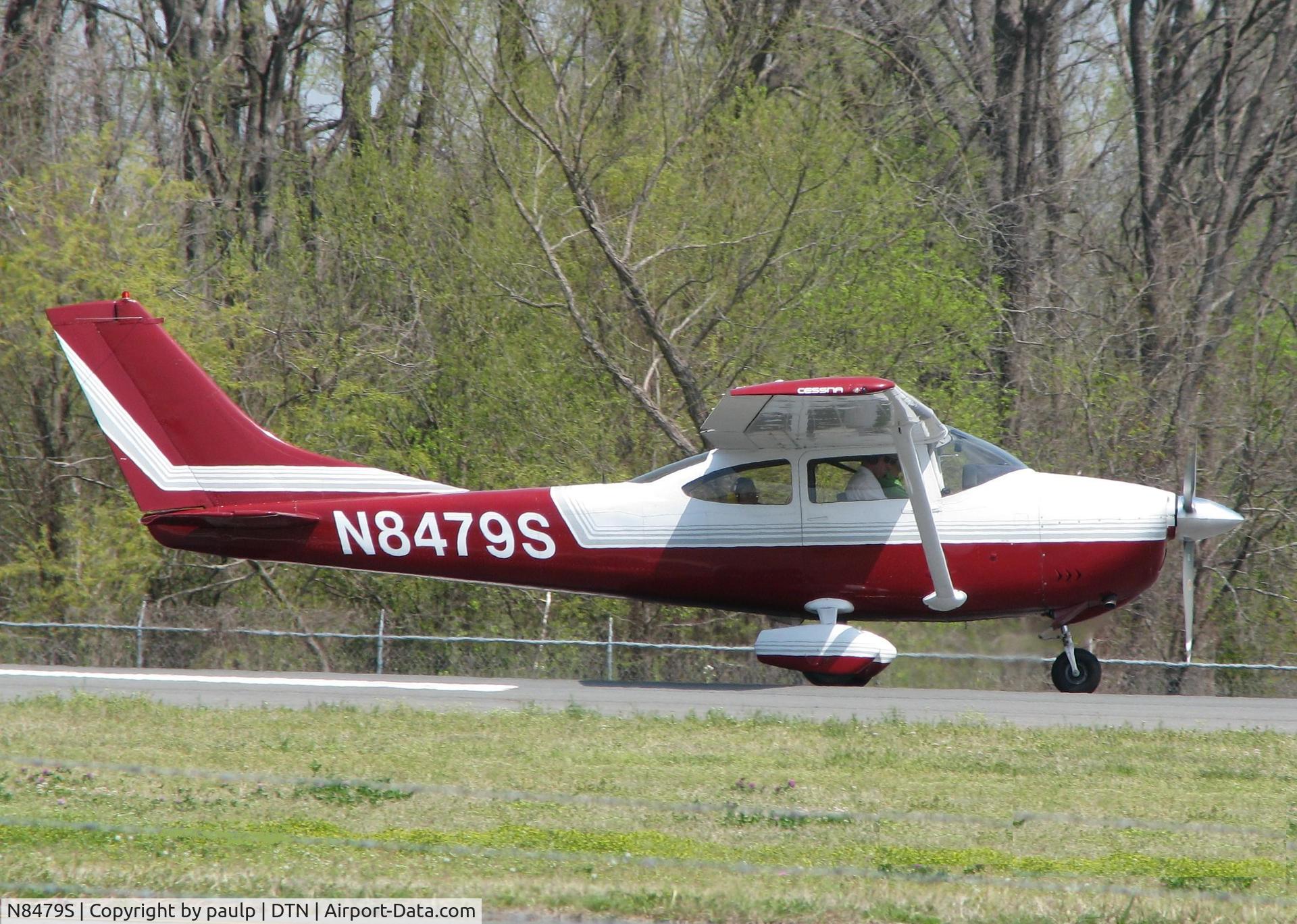 N8479S, 1965 Cessna 182H Skylane C/N 18256579, Starting to roll down runway 14 at the Shreveport Downtown airport.
