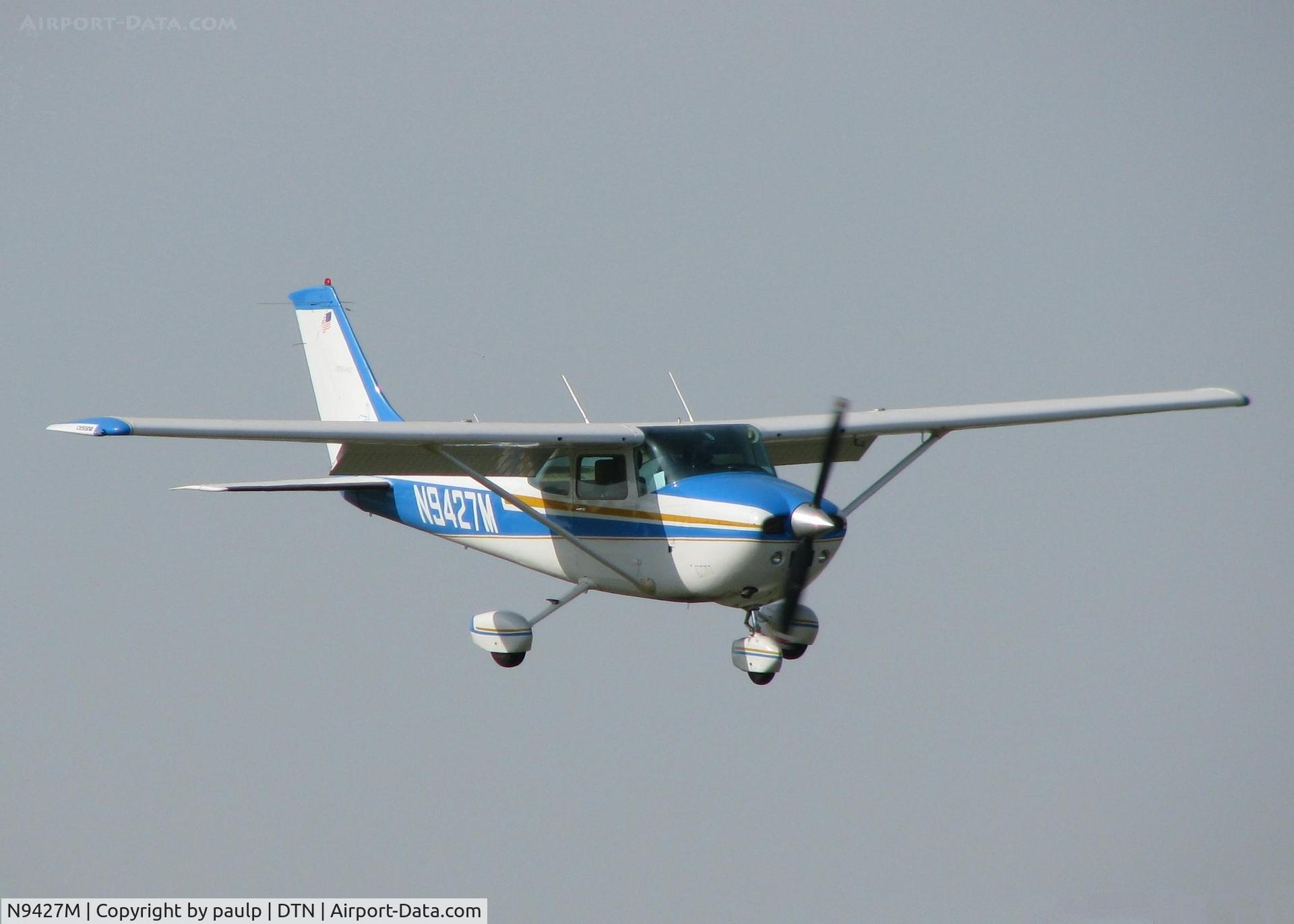 N9427M, 1976 Cessna 182P Skylane C/N 18264751, Landing on 14 at the Shreveport Downtown airport.