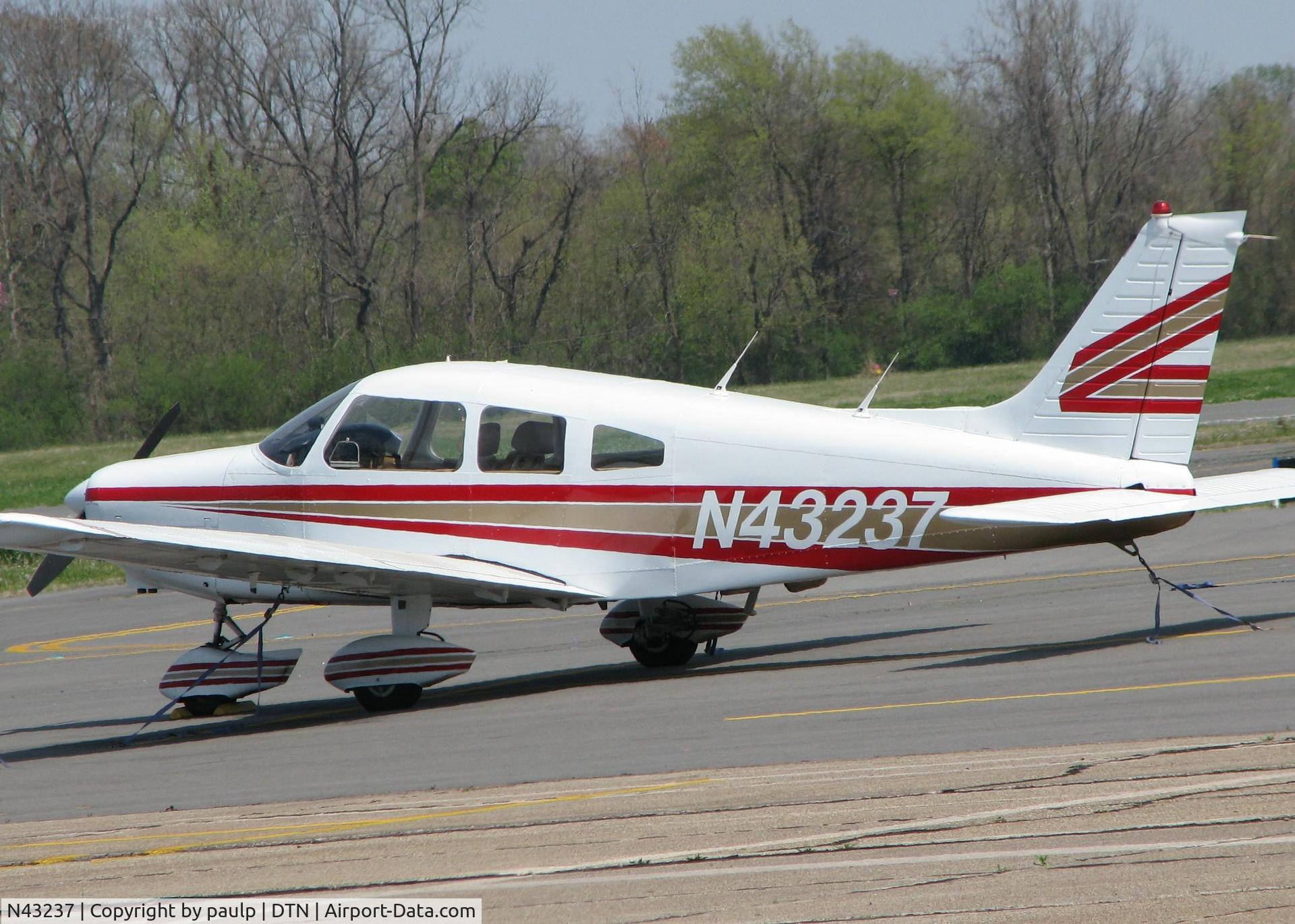 N43237, 1952 Piper PA-28-151 C/N 28-7415452, Parked at the Shreveport Downtown airport.