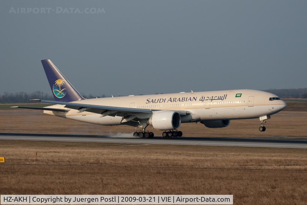 HZ-AKH, 1998 Boeing 777-268/ER C/N 28351, Boeing 777-268 (ER)