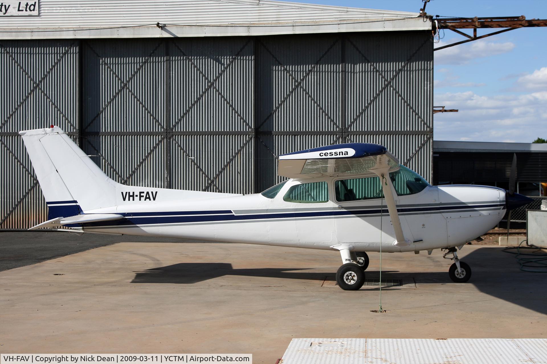 VH-FAV, 1977 Cessna R172K Hawk XP C/N R1722717, YCTM