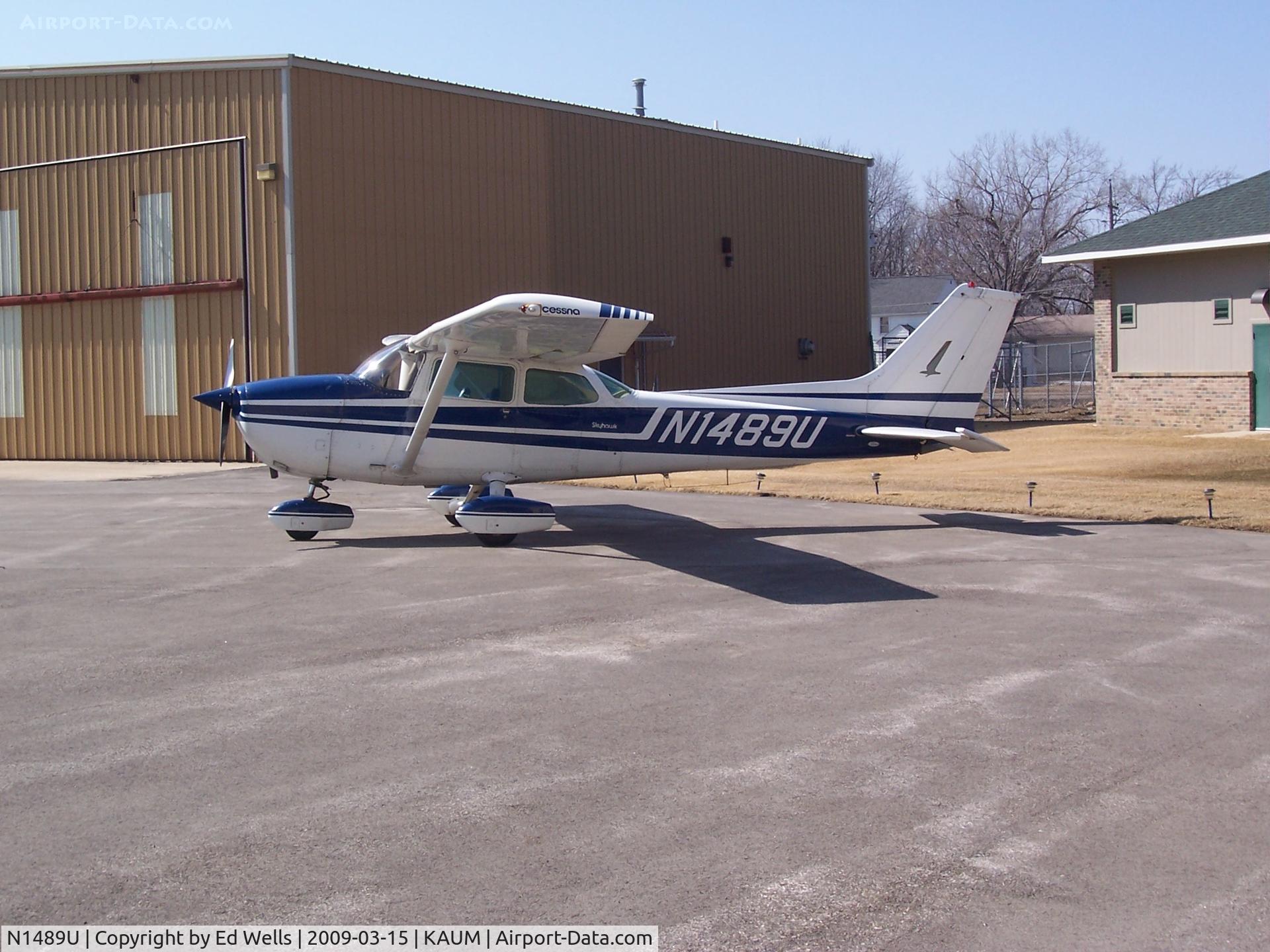N1489U, 1976 Cessna 172M C/N 17267156, A workhorse trainer.