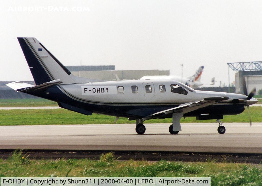 F-OHBY, Socata TBM-700 C/N 161, Waiting holding point rwy 15L before take off...