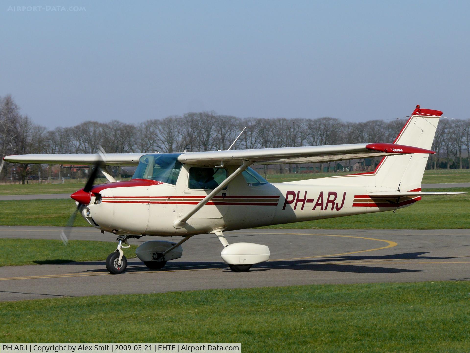 PH-ARJ, Cessna 150M C/N 15078911, Cessna C150M Bogaerds Cord