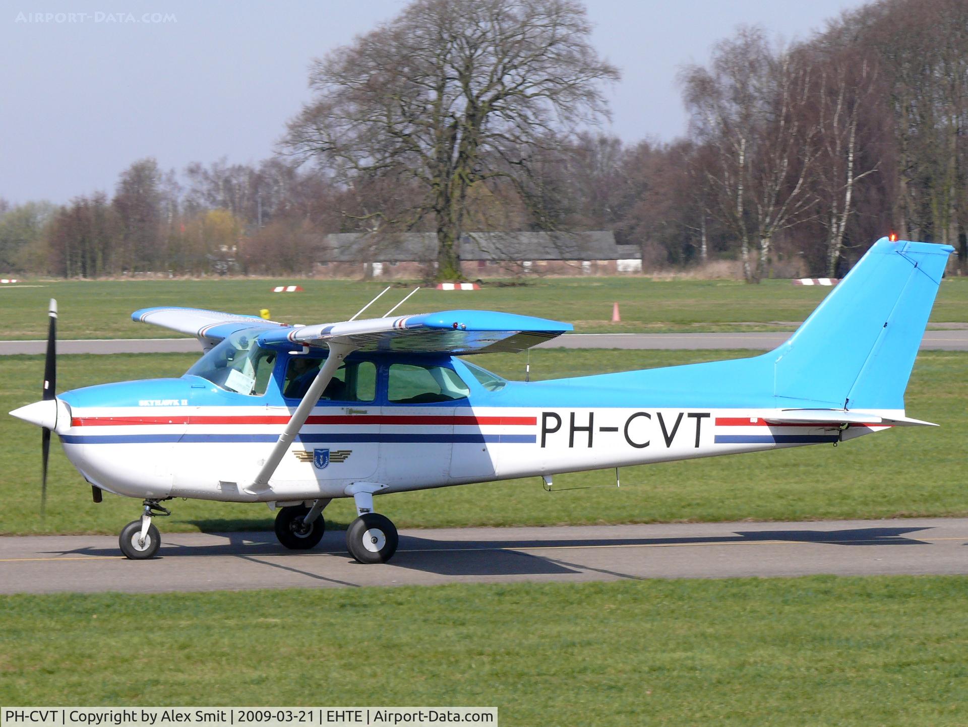 PH-CVT, Cessna 172P C/N 17275333, Cessna C172P Skyhawk II PH-CVT Vliegclub Teuge