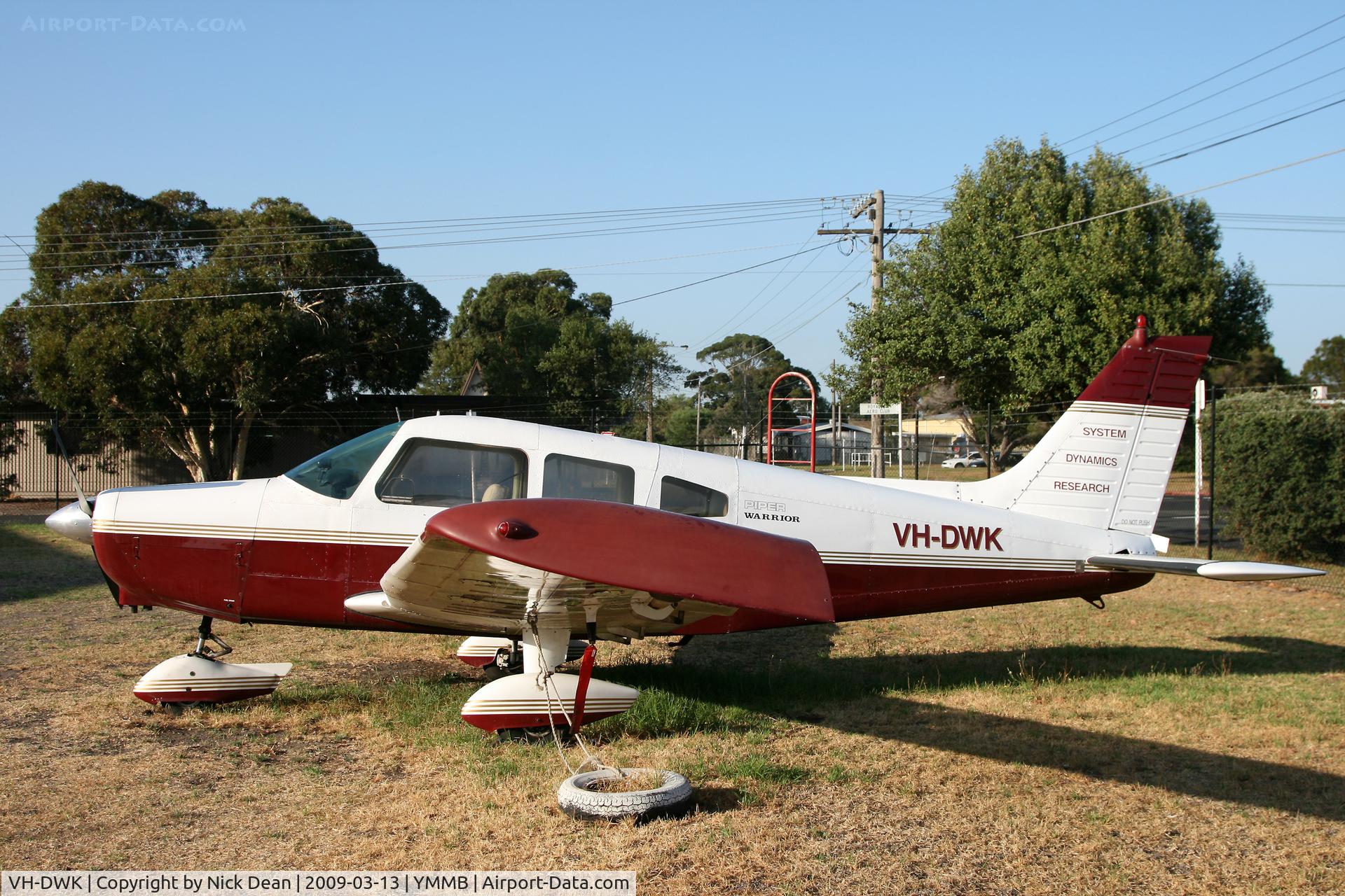 VH-DWK, 1975 Piper PA-28-151 Cherokee Warrior C/N 28-7515398, YMMB